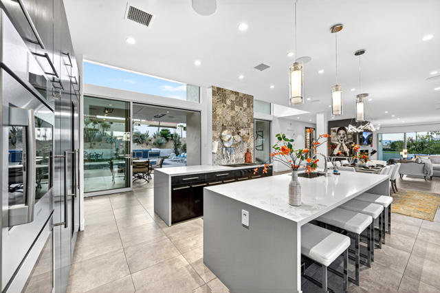 49120 Sunrose Lane, Palm Desert CA: https://media.crmls.org/mediaz/64b0db17-133f-4d44-bc0c-1c7ee46cfcd9.jpg