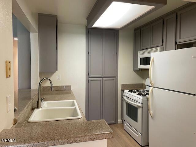 Detail Gallery Image 4 of 5 For 1964 San Tropez Cir, Oxnard,  CA 93035 - 2 Beds | 3 Baths