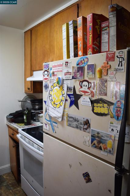 2518 Manchester Ave, San Pablo CA: https://media.crmls.org/mediaz/64b103ee-37f1-4c81-9c84-630935523077.jpg