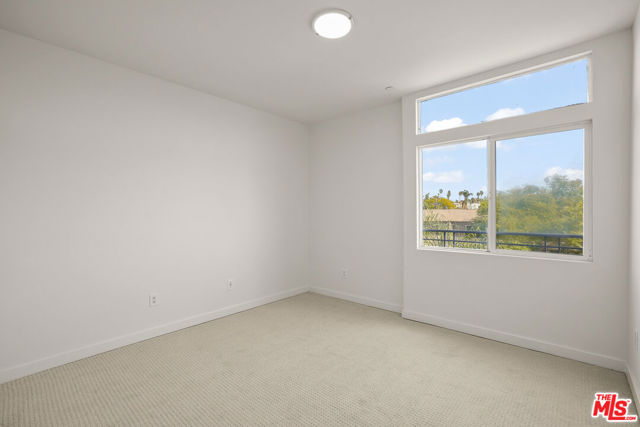 401 N Serrano Avenue, Los Angeles CA: https://media.crmls.org/mediaz/64b208b3-a318-46c0-a6d2-27dd84d46681.jpg