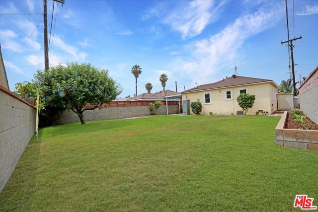 8151 Vista Del Rosa Street, Downey CA: https://media.crmls.org/mediaz/64b2174e-b2e5-4b85-be53-482996bbb8cf.jpg