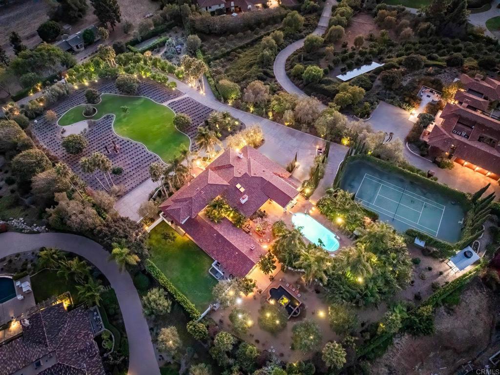 https://media.crmls.org/mediaz/64b28666-ffda-44dc-93e1-a9776629f670.jpg?preset=X-Large