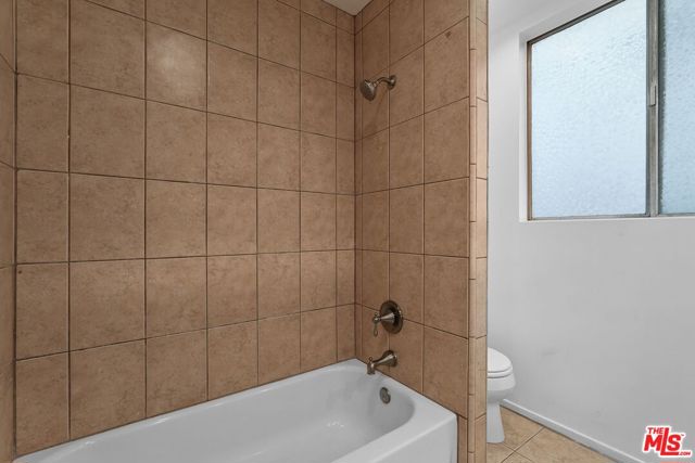 7270 Hillside Avenue, Los Angeles CA: https://media.crmls.org/mediaz/64b2cb50-905a-48a0-8c57-d0bf357664b6.jpg