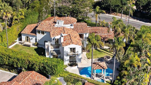 6692 La Jolla Scenic Dr S, La Jolla CA: https://media.crmls.org/mediaz/64b31f23-3738-45c0-adc3-0016d77b50cc.jpg