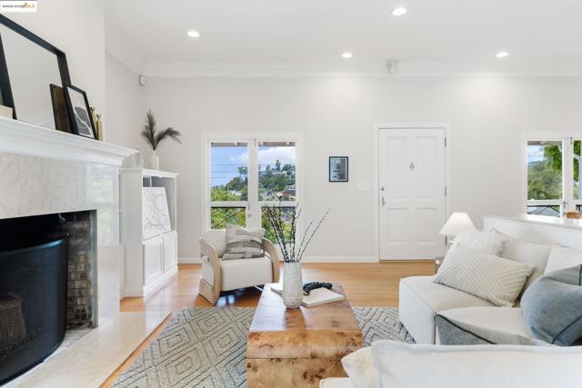 2333 Leimert Blvd, Oakland CA: https://media.crmls.org/mediaz/64b33cad-31cc-4064-8cf7-83303e0fc72f.jpg