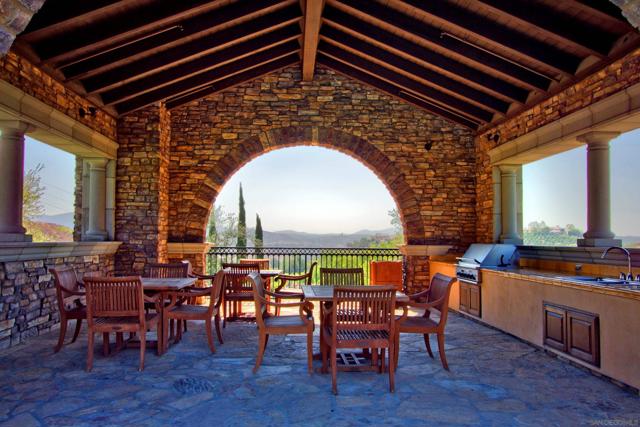 17928 El Brazo, Rancho Santa Fe CA: https://media.crmls.org/mediaz/64b3f129-d41a-455d-b53e-fcf013d9f9df.jpg