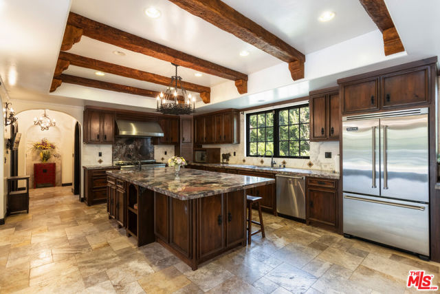 2086 S Oak Knoll Avenue, San Marino CA: https://media.crmls.org/mediaz/64b43020-c87c-49fa-8105-59696fdf89e4.jpg