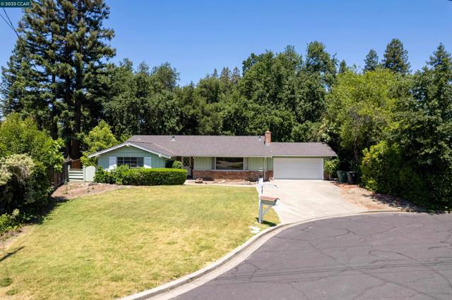 18 Garden Estates Ct, Alamo CA: https://media.crmls.org/mediaz/64b4cacd-d82c-4bad-9712-f8e13524142d.jpg