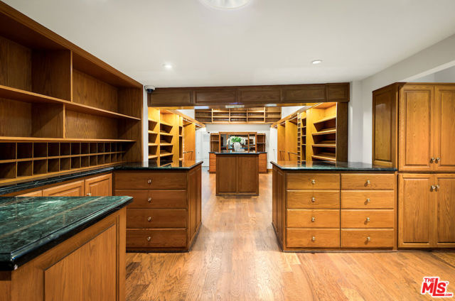 9996 Sunset Boulevard, Beverly Hills CA: https://media.crmls.org/mediaz/64b52481-8049-40b7-b931-d1e64e6868c7.jpg