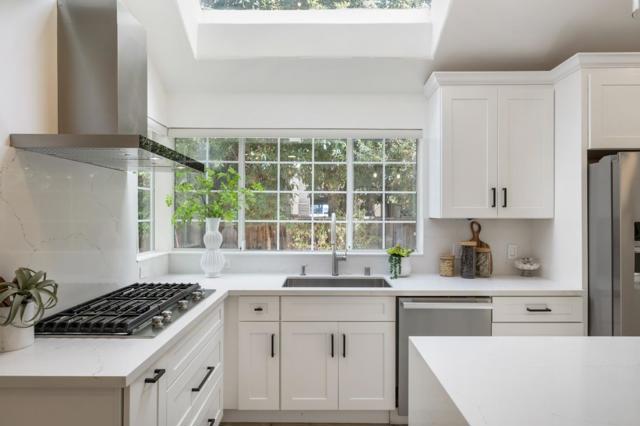 2064 Rialto Court, Mountain View CA: https://media.crmls.org/mediaz/64b53684-18c0-44ee-9e51-07a68d0e4749.jpg