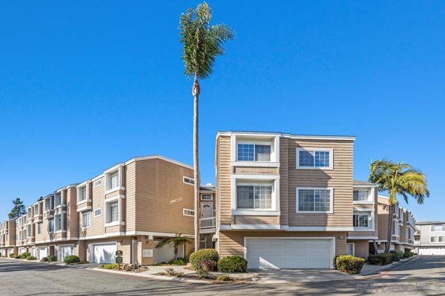 8585 Via Mallorca, La Jolla CA: https://media.crmls.org/mediaz/64b762a8-2a9c-4704-ac59-39e3736a863e.jpg