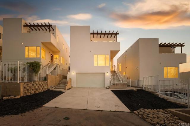 Detail Gallery Image 1 of 35 For 351 Maria Ave, Spring Valley,  CA 91977 - 3 Beds | 3 Baths