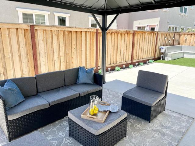 275 E Lawson Avenue, Mountain House CA: https://media.crmls.org/mediaz/64b8ff2c-7181-4bc8-a605-63029d074e41.jpg