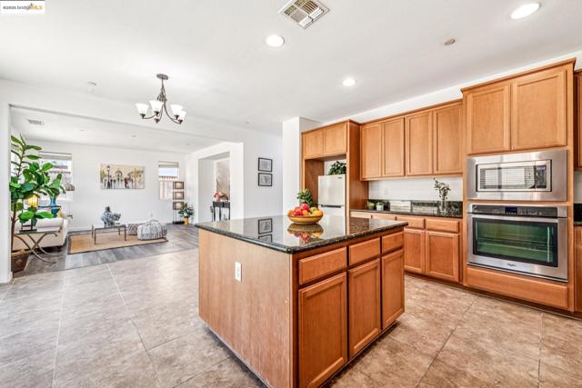 4576 Benton St, Antioch CA: https://media.crmls.org/mediaz/64b90a76-3b94-497e-b6f3-d9b741dfd559.jpg