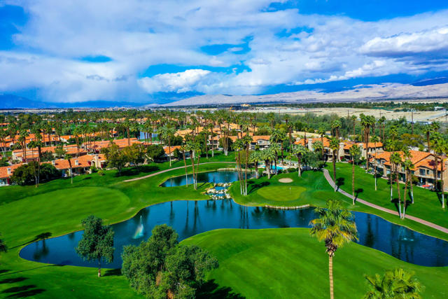 76570 Hollyhock Drive, Palm Desert CA: https://media.crmls.org/mediaz/64b91334-71e4-4c89-be40-3823d96af91b.jpg