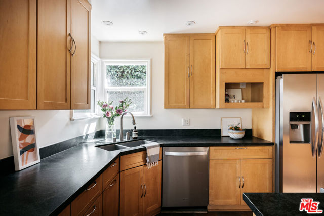 1013 AMOROSO Place photo 7