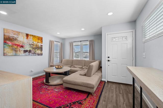 1627 Livingston Ln, Richmond CA: https://media.crmls.org/mediaz/64b9a709-a3c2-46ed-8609-ed9a8e655566.jpg