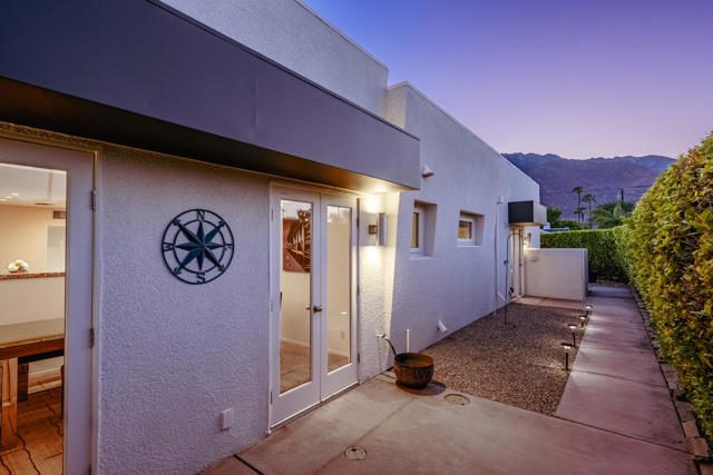 590 N Plaza Amigo, Palm Springs, CA 92262