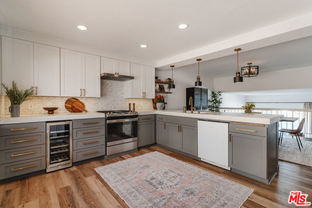 18348 Collins Street, Tarzana CA: https://media.crmls.org/mediaz/64b9fb3e-c342-4804-ae93-b0ff404f112c.jpg