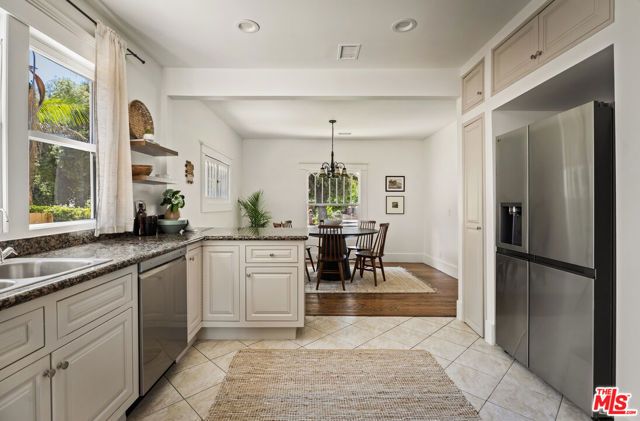 1022 N Marengo Avenue, Pasadena CA: https://media.crmls.org/mediaz/64ba749e-4f7e-43d2-8215-3953de659b79.jpg