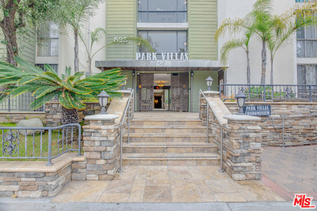 525 S Ardmore Avenue, Los Angeles CA: https://media.crmls.org/mediaz/64bc0242-7a77-4b43-a86a-898dd968972c.jpg