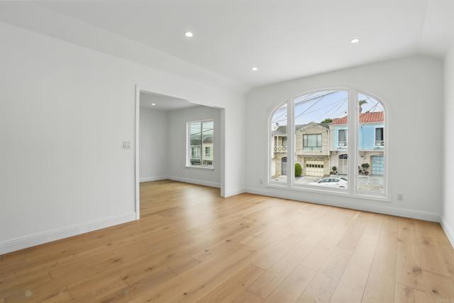 119 Nueva Ave, San Francisco CA: https://media.crmls.org/mediaz/64bd3405-bb60-4aa5-b8dd-fe5a971f56dd.jpg