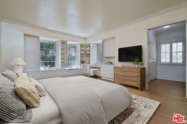 4141 Knobhill Drive, Sherman Oaks CA: https://media.crmls.org/mediaz/64bd6452-7beb-40c8-bb3b-08e860f884c8.jpg