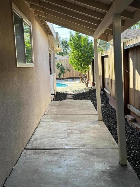 130 E 21st Street, Tracy CA: https://media.crmls.org/mediaz/64bd8d1e-a9fb-4ac4-8b8e-6c7291bc107a.jpg