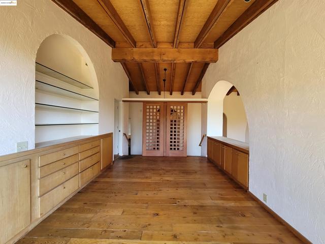 40 Hilldale Ct, Orinda CA: https://media.crmls.org/mediaz/64be3b23-318f-4032-9b1e-db17d7478cda.jpg