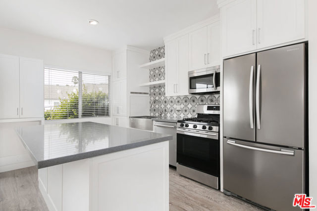1233 N Laurel Avenue, West Hollywood CA: https://media.crmls.org/mediaz/64be3fd6-a2f3-4c03-9f0e-9d721bc71961.jpg