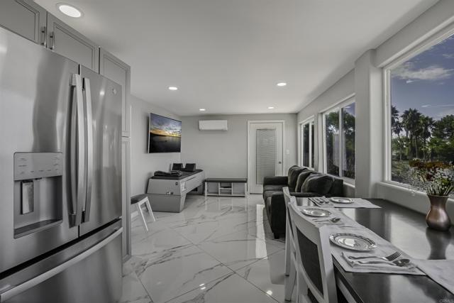 Detail Gallery Image 7 of 27 For 921 Hillcrest Pl, Oceanside,  CA 92058 - 3 Beds | 2 Baths