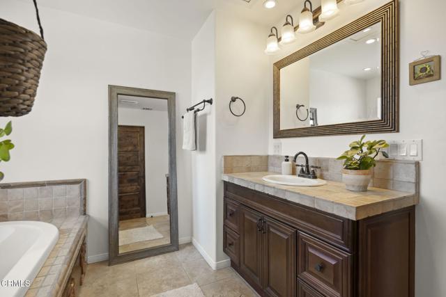 2149 Monmouth Drive, Ventura CA: https://media.crmls.org/mediaz/64be7fc1-90b0-472e-9156-68cdcb3f3c28.jpg