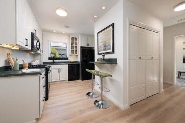 833 Linden Avenue, Burlingame CA: https://media.crmls.org/mediaz/64bf9086-af71-490b-ad67-a0edeed8dabd.jpg