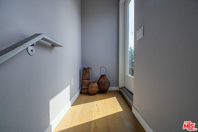 1246 1/2 Gordon Street, Los Angeles CA: https://media.crmls.org/mediaz/64c074a3-64f9-4b1c-996e-55d7c28ca2b0.jpg