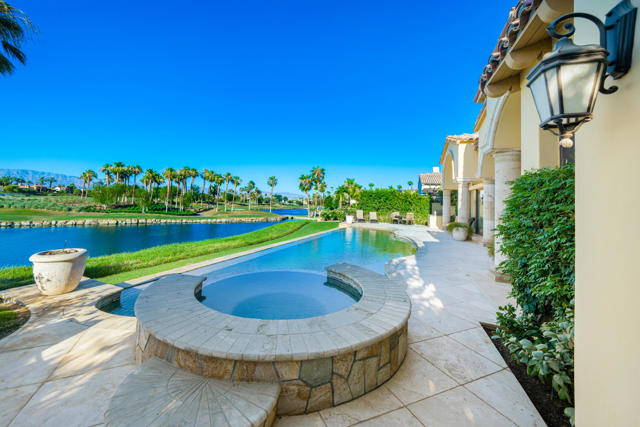80614 Via Pessaro, La Quinta CA: https://media.crmls.org/mediaz/64c0a28f-610c-4b7c-bdf5-20905281fe66.jpg