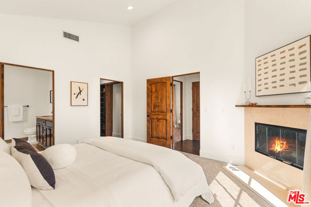 851 19th Street, Santa Monica CA: https://media.crmls.org/mediaz/64c0eace-54be-4287-baa8-697dff0748d4.jpg