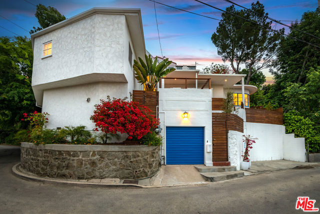 2620 Rutherford Drive, Los Angeles CA: https://media.crmls.org/mediaz/64c273c4-e970-422a-9667-3f2604197175.jpg