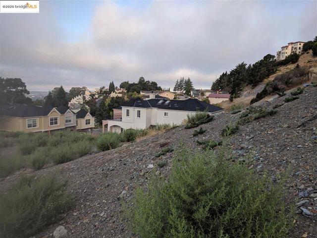0 Redwood Rd, Oakland CA: https://media.crmls.org/mediaz/64c2d60a-151c-4d42-82d8-abf6848ab767.jpg
