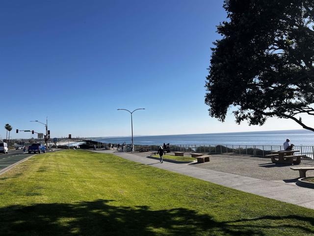 Detail Gallery Image 5 of 40 For 159 Redwood Ave. #B,  Carlsbad,  CA 92008 - 2 Beds | 1/1 Baths