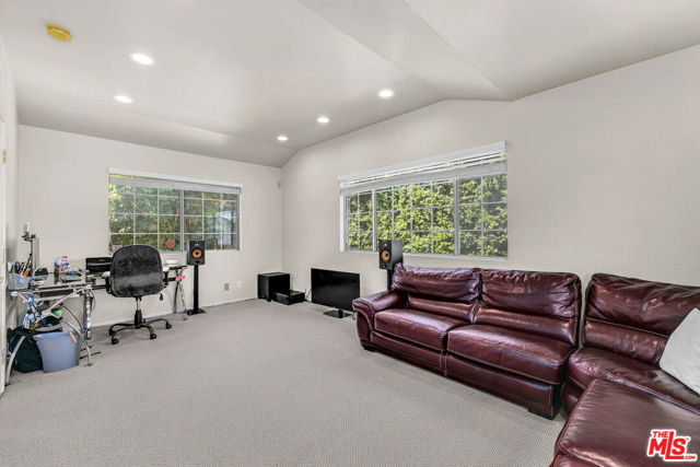 6347 Wynne Avenue, Tarzana CA: https://media.crmls.org/mediaz/64c39d54-62c6-42c0-8d99-f3c8796ba0a3.jpg