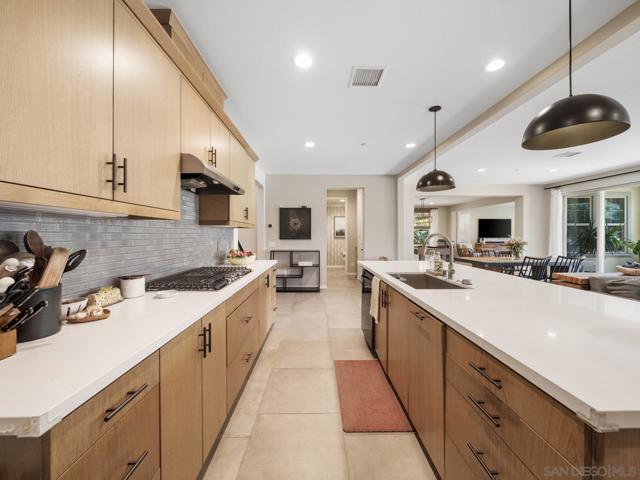 916 Camino Aldea, Chula Vista CA: https://media.crmls.org/mediaz/64c3c621-a0db-43f5-b9fa-032e4f248595.jpg