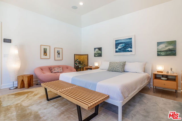 1045 Cold Canyon Road, Calabasas CA: https://media.crmls.org/mediaz/64c4d577-edfa-4c45-9ce8-2e42d4513d1a.jpg