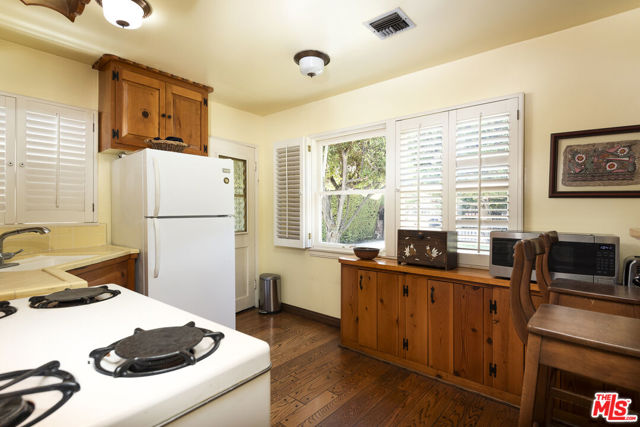 14755 Huston Street, Sherman Oaks CA: https://media.crmls.org/mediaz/64c53f1e-447e-42c9-bc4d-270c0db35588.jpg