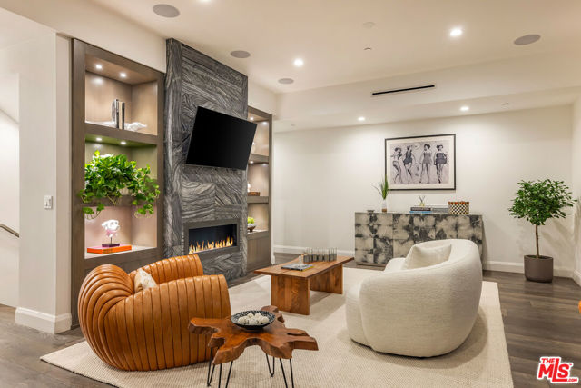 732 Huntley Drive, West Hollywood CA: https://media.crmls.org/mediaz/64c56816-7707-4d74-8fdd-7e0b2e8e1cda.jpg