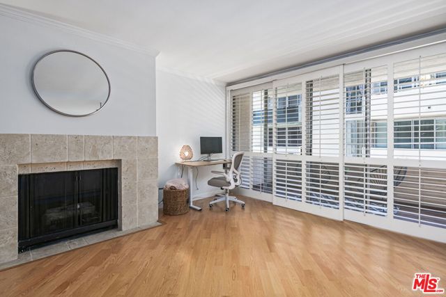 725 S Barrington Avenue, Los Angeles CA: https://media.crmls.org/mediaz/64c5c897-ef43-46a2-8121-d793c8d2ffde.jpg
