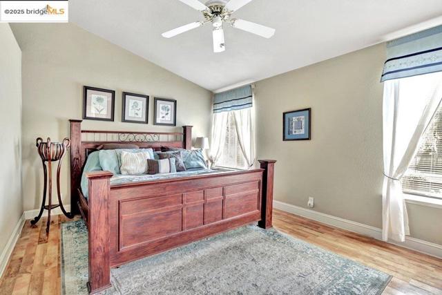 1281 Sea Vista Dr, Brentwood CA: https://media.crmls.org/mediaz/64c62d0c-f731-4957-82c3-ce35c7ed0c63.jpg