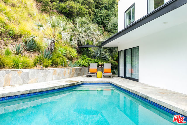 9323 Flicker Way, Los Angeles CA: https://media.crmls.org/mediaz/64c6c80e-1217-4af4-96ae-1d001e4ad063.jpg