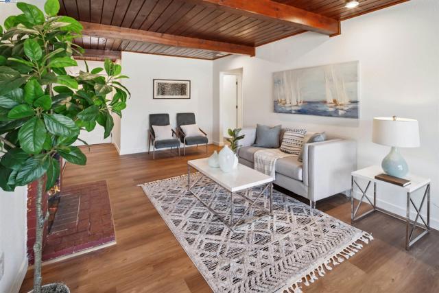 613 Payne Dr, Richmond CA: https://media.crmls.org/mediaz/64c6c9c2-9069-4a08-ad65-5359838bad98.jpg