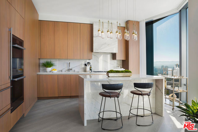 211 W Elm Court, Los Angeles CA: https://media.crmls.org/mediaz/64c71afc-c613-4531-9b75-dfad9e984046.jpg