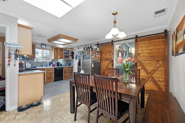 39672 Blacow Rd, Fremont CA: https://media.crmls.org/mediaz/64c7ce63-d819-4b88-8de4-5c0e325be855.jpg